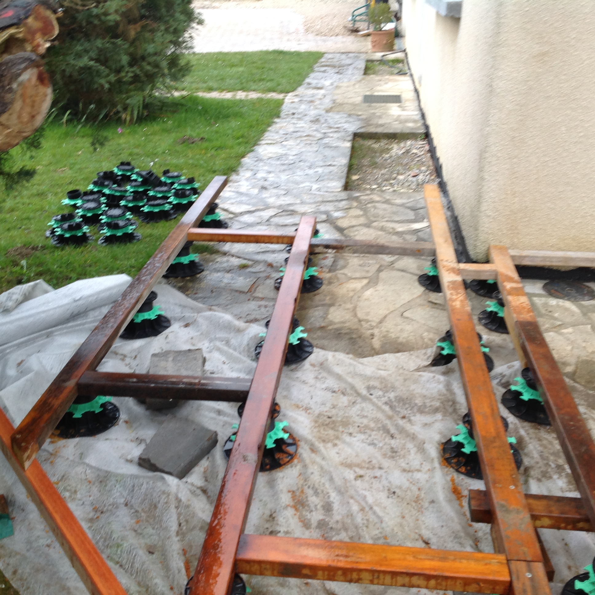 Terrasse en bois composite posée par Alain Eme Menuiserie près de Besançon