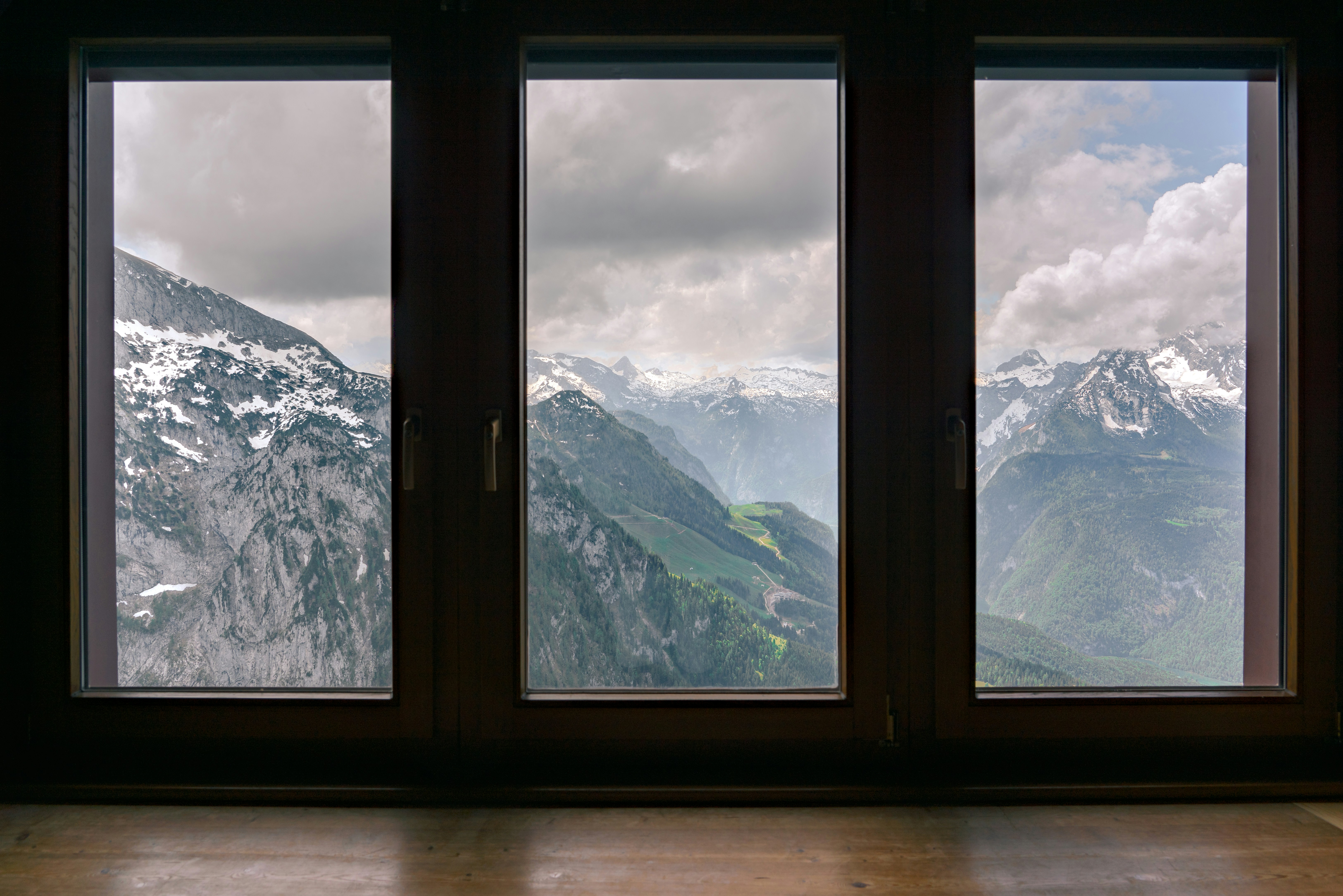 Échantillons d'essences bois pour escaliers sur mesure : chêne, hêtre, frêne, mélèze